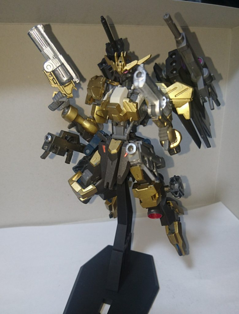 一斉射撃で突破口を切り開け！

うん、基の機体がカッコいいから、色んなポーズが映えますね。