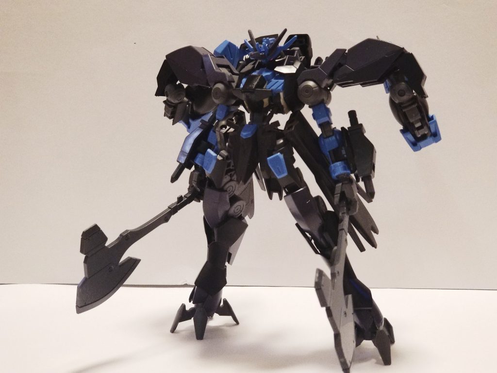 ヴィダールを元にグレイズアインを追加装甲のように纏う、みたいなイメージです。