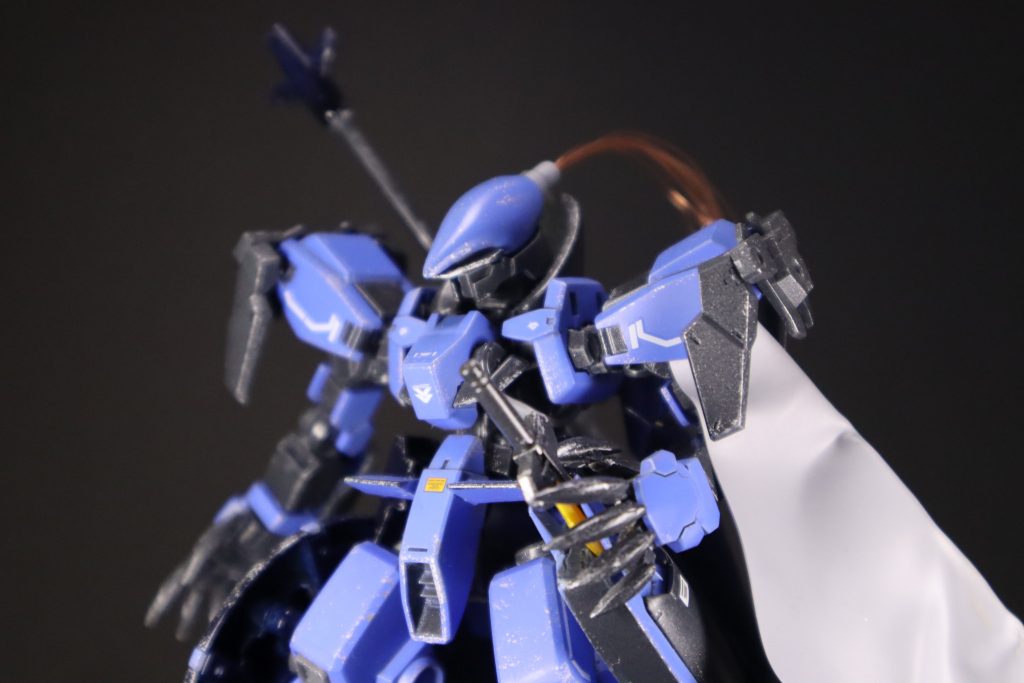 横向きちょいバストアップ。