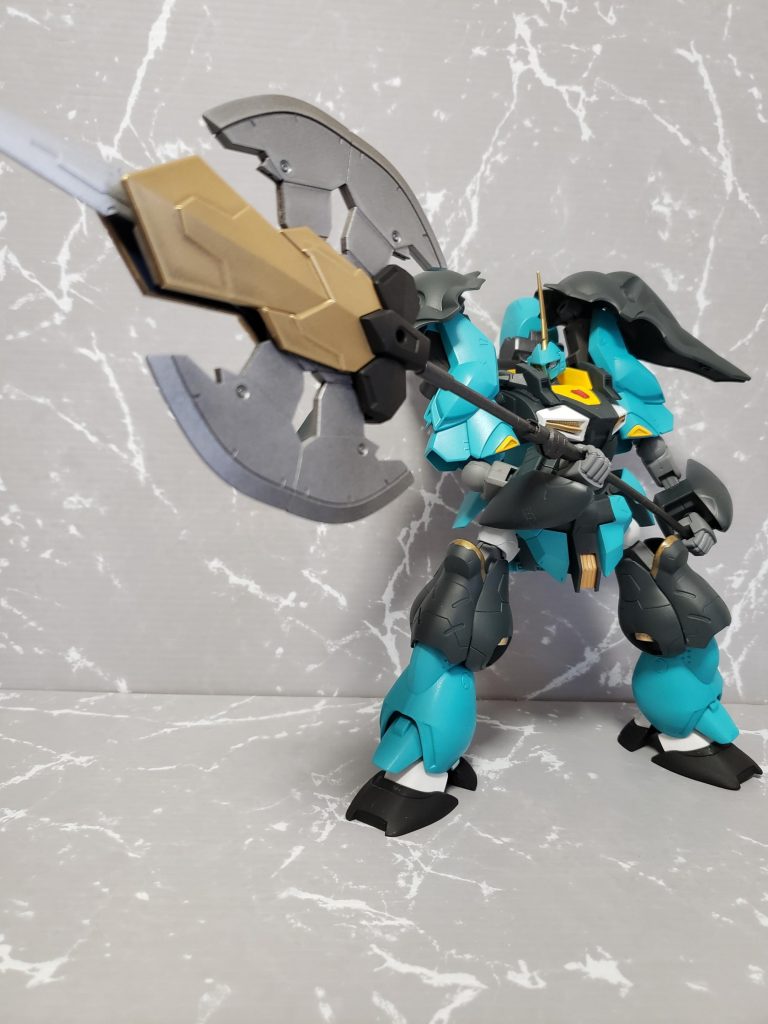 メインの武器である超大型バトルアックス。
物理で薙ぎ倒すスタイルは正に騎士。