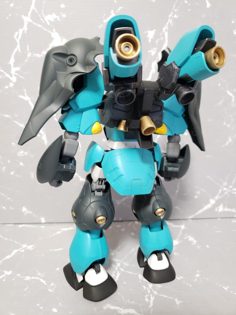 接近戦に特化した機体をコンセプトにしていたためバーニアを背部に七基、足裏に二基も付けました(笑)