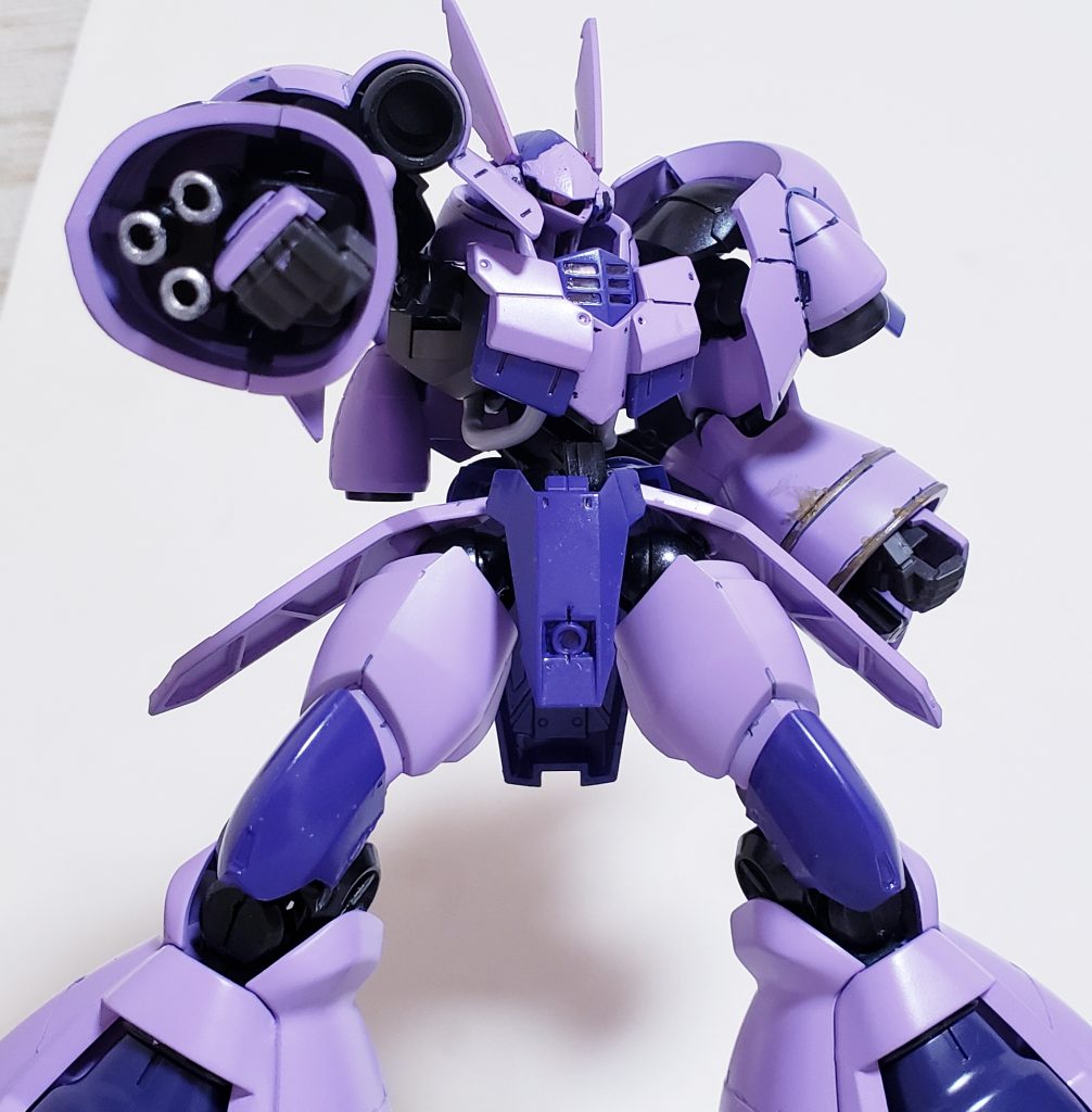 本機のメイン射撃武器。あとは腰にトライブレードがあります。