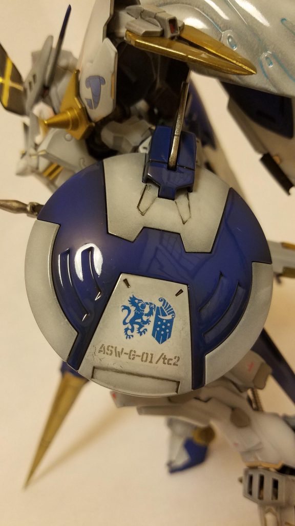 盾にギャラムホルンと型式ナンバーをデカールで貼り付けてます。
仕上げはなんちゃって鏡面仕上げ❗