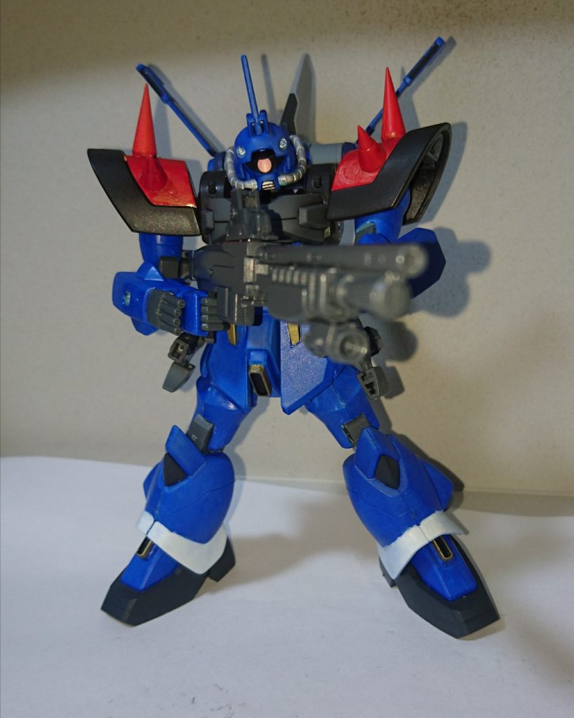 以降、武装紹介など
イフリートの射撃武器といえば、ショットガンですよね。(散弾&実弾)
UC版はケンプファーと同じショットガンを使用しているようですが、こちらはコトブキヤのウェポンシリーズを使ってます。
実弾兵器なので、フェイズシフト装甲相手には効果が薄いが、衝撃は相当なもので、余裕でノックバックさせます。