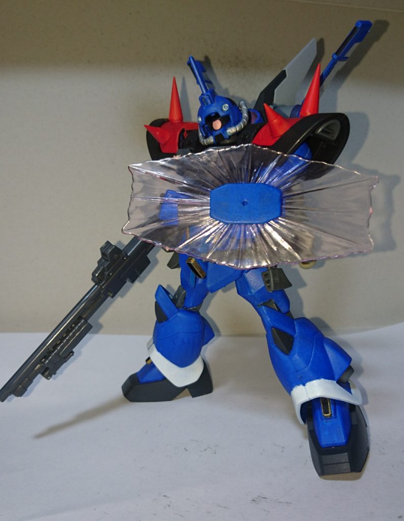 ビームシールドは1/144ジャベリンから拝借しました。
ドムトルーパーのを使ってもよかったのですが、大きすぎたという事もあり、こちらを採用しました。