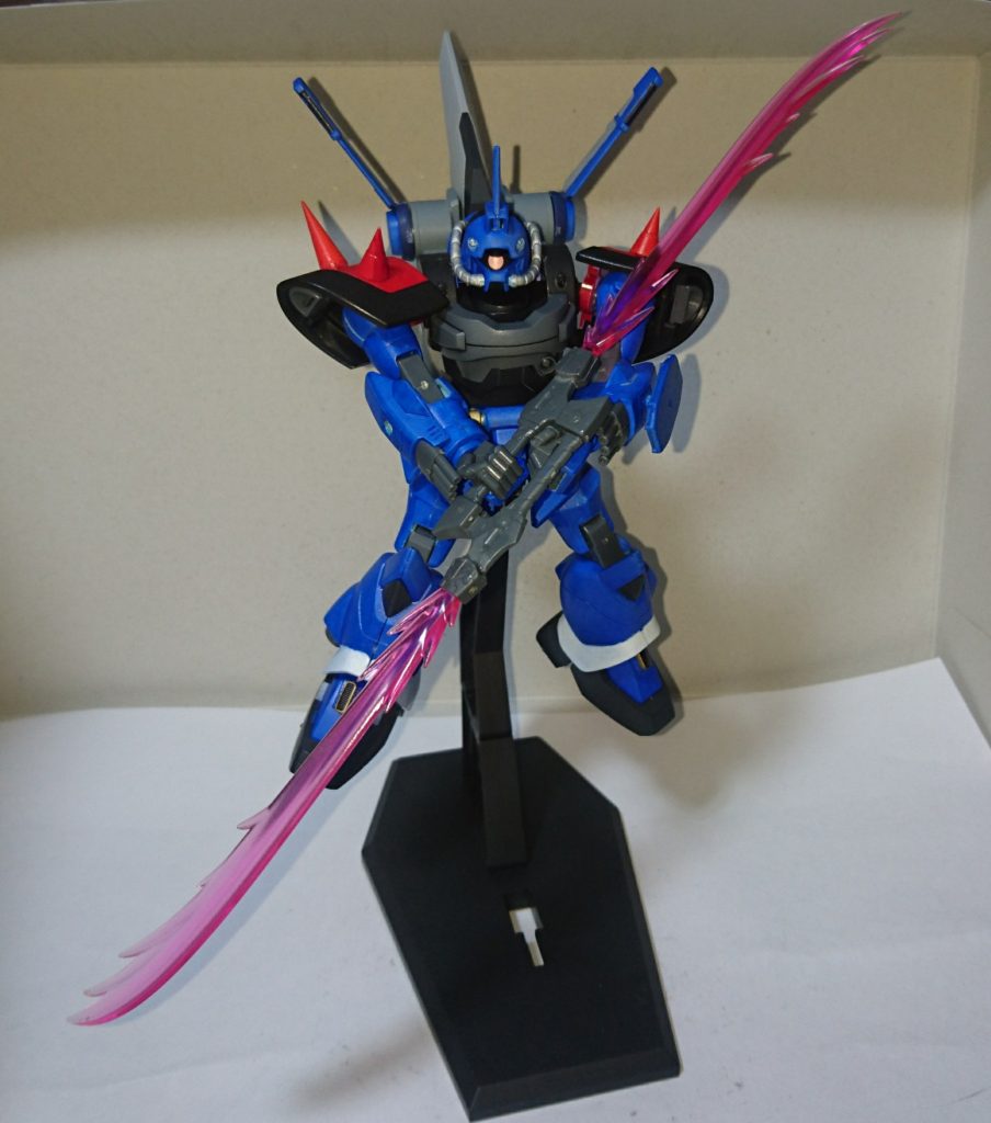 二本のビームソードは連結可能で、大型ビームジャベリンにも出来ます。
複数の相手でも、余裕で両断できそうだ。