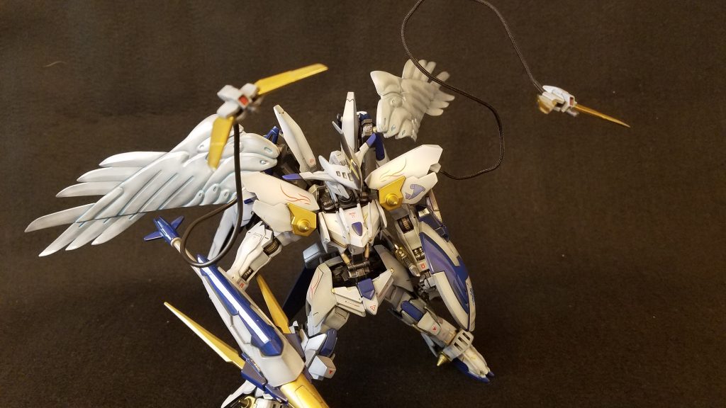 バエルクロー(射撃モード)
クロー部分が展開し銃身を出す事により射撃モードになる。
ただし弾数自体が差ほど多くないので主に牽制として使用される。