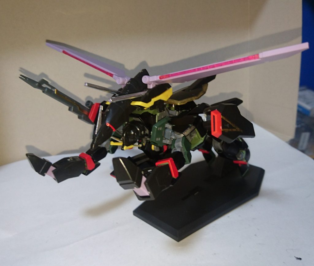 グリフォンブレードを展開して突撃!
グレイズのフレームじゃなくて、ガンダムフレームで作れば、もう少し楽だったかも……変わらないか。