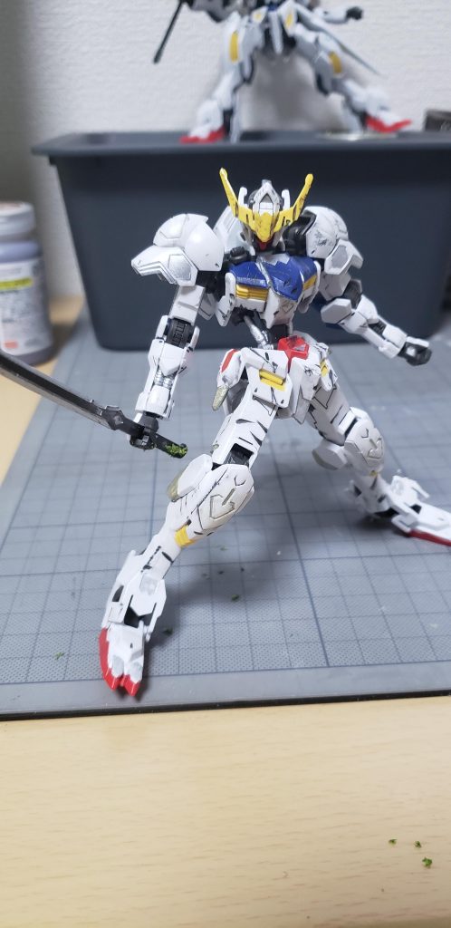 バルバトスは
スミ入れ
少し塗装
傷の加工
をしました。