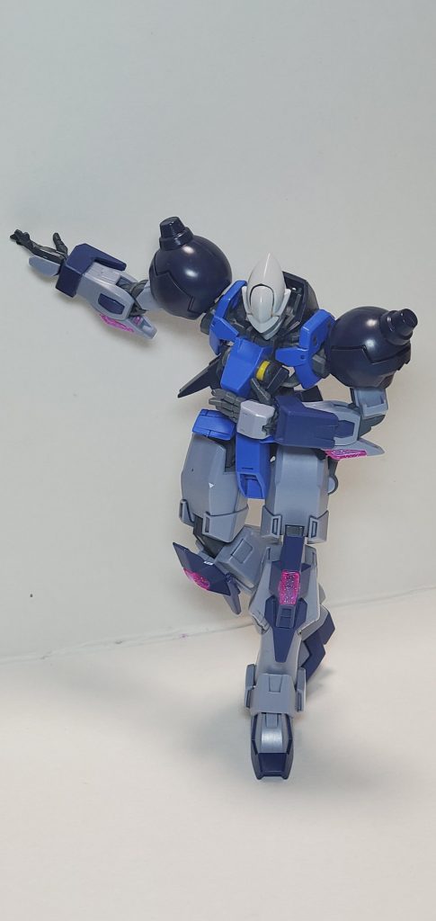 こんな感じにキザっぽいポーズが似合うかなと。