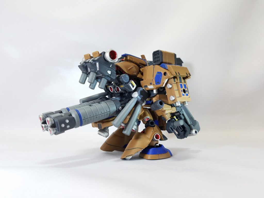 ホバー移動という設定なので、左右にも動きやすいようなバーニア配置にしました。