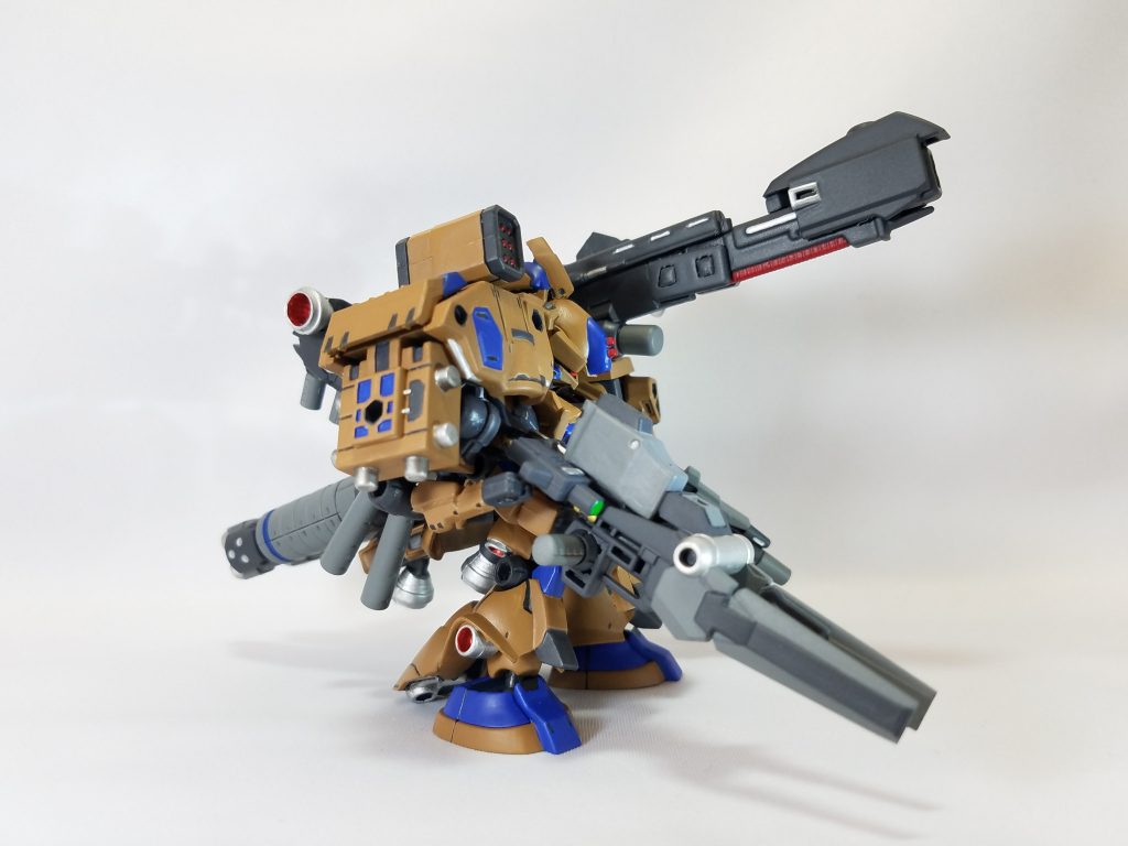 右手の収束・拡散ビームキャノンはそれぞれの状態に変形可能にしました。