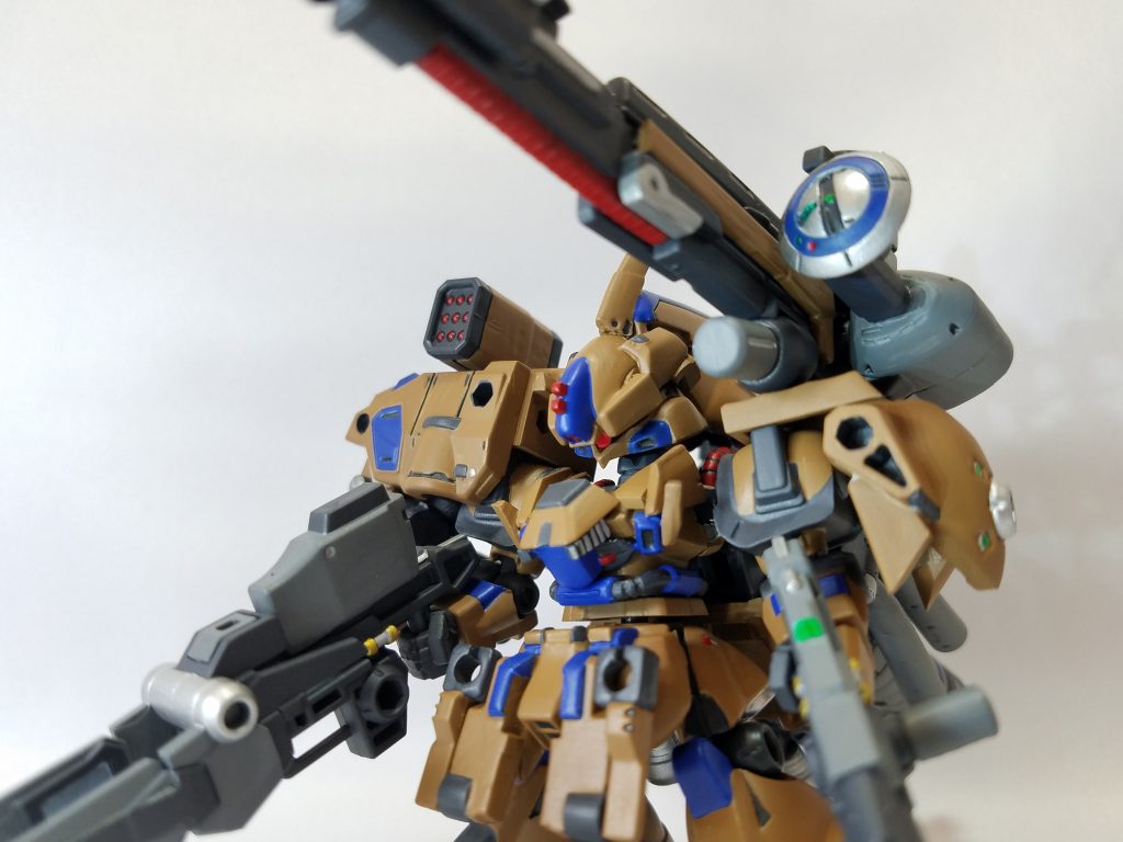 顔が埋もれない+可動を考えて首を延長してます。