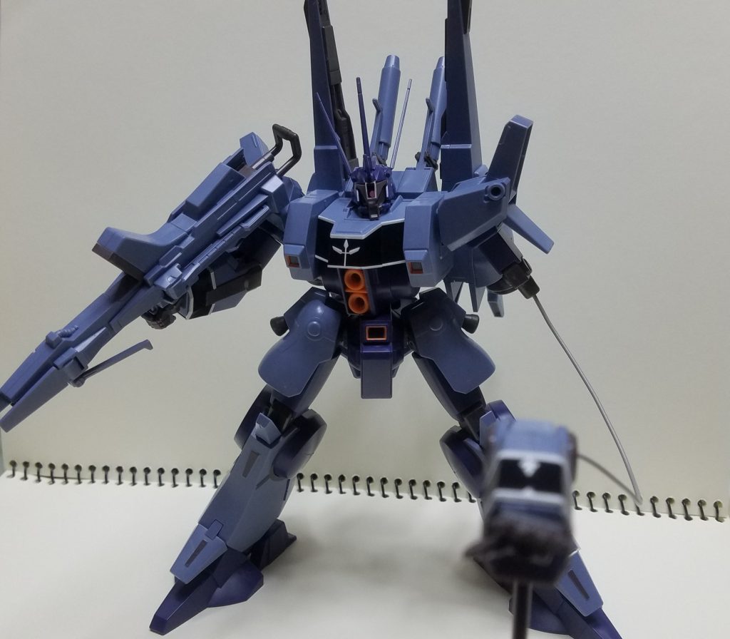 カラーリングに一目惚れしてUCの中でも特にお気に入りの機体。ぜひこの機会に写真を撮ってあげようとチョイス。