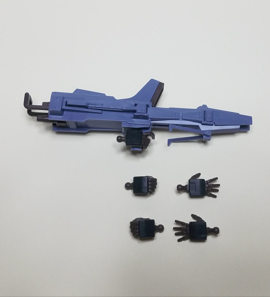 照明の関係で見えにくいですが、手甲は箱絵や設定画を見ると黒なのでシステムウェポンのものと交換してます。