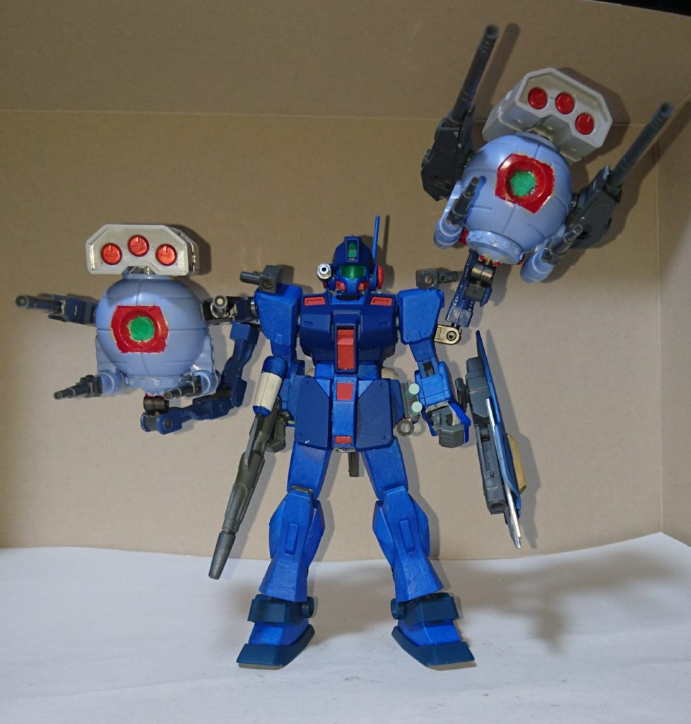 このボール達ですが、若干重いという弱点があります。
写真で見る限りではそうでもなさそうに見えますが、展開させる位置次第では倒れてしまいます。