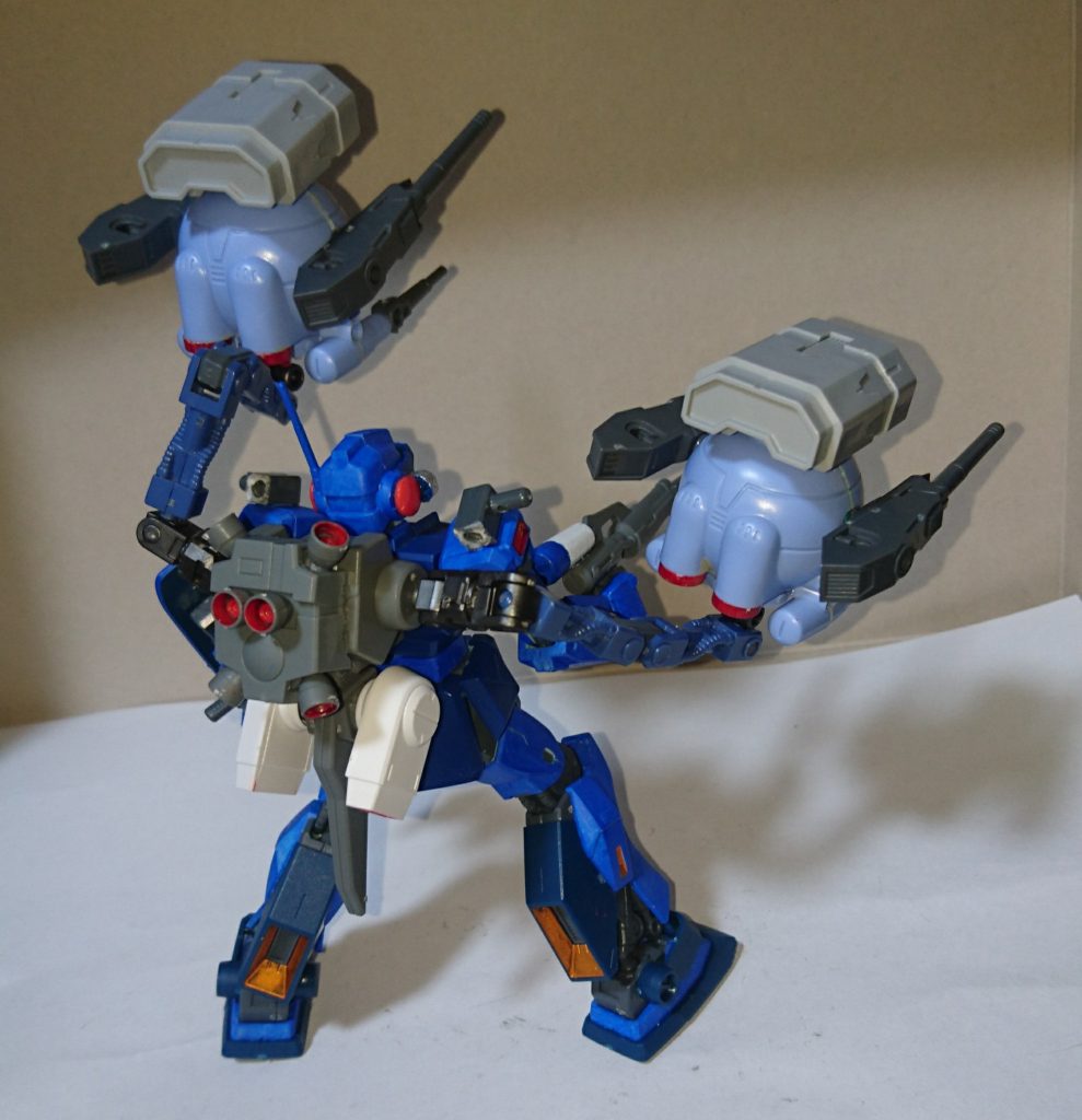 後ろから見た図
コトブキヤのジョイントパーツが、要所要所で角度調整できるので、多少無茶な展開をすることが出来ました。