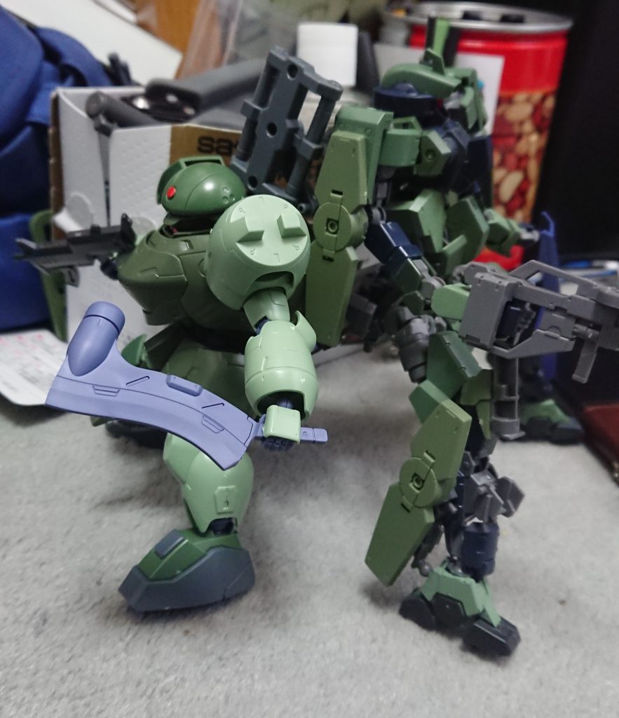 クリートとブルードによる共同戦線。敵のグレイズ=デュアルは3機。圧倒的不利な状況に二人の男は目の前の新型機に立ち向かう。