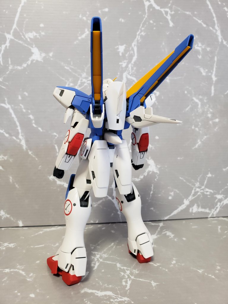 満を持して組み立てましたが美しいの一言ですね。個人的には流麗な脚線美が一番のお気に入りですね。