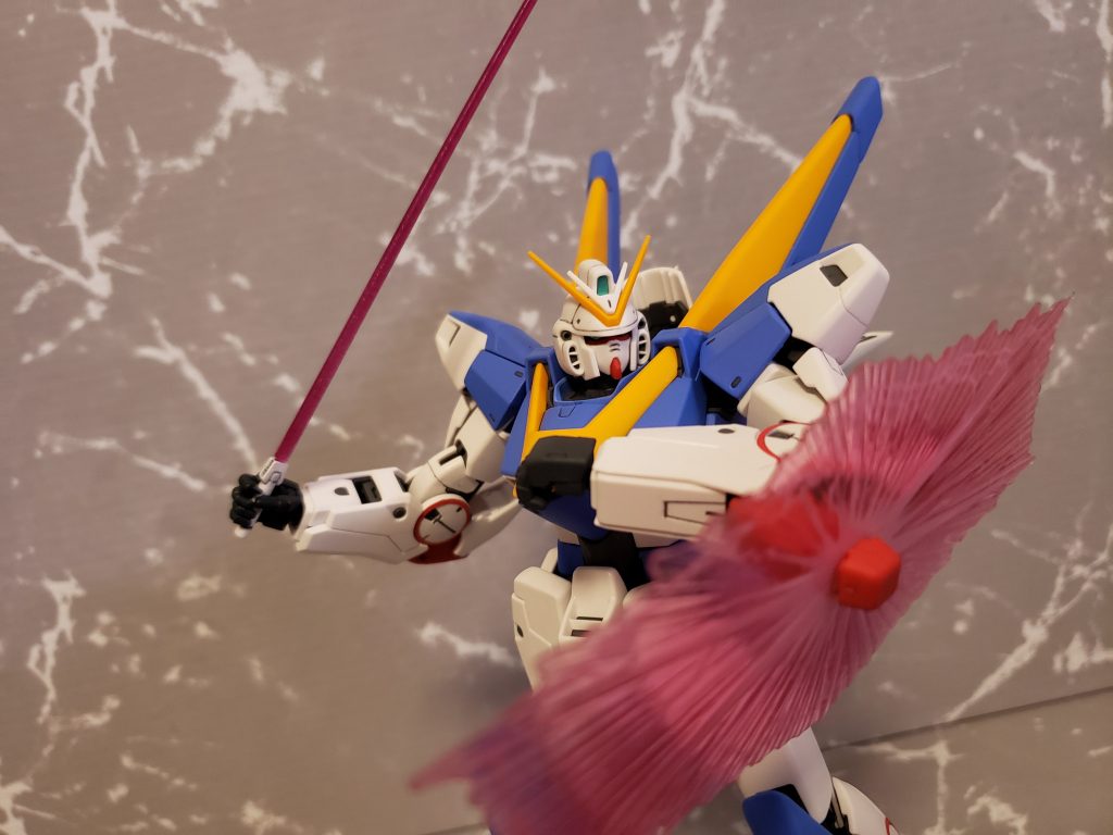 ビームサーベルは淡いピンク色だったのでフロストピンクを使って濃いめにしました。おかげで付属のビームシールドと違和感なし😃