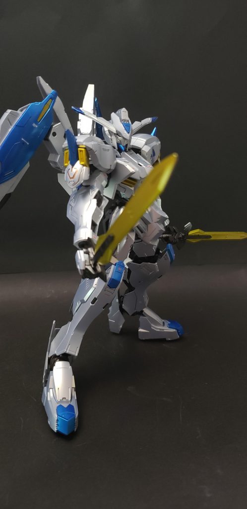 戦後はアグニカの魂が宿る機体として神格化され、機体を操る者はギャラルホルンの頂点に立つ資格を得ると伝えられている[220]。戦時中の姿で現存する数少ないMSでもあり[注釈 25]、コクピットも当時の阿頼耶識システム対応型のままであるため、阿頼耶識を禁止したギャラルホルン内には動かせる者がおらず、長らくヴィーンゴールヴの地下祭壇に安置されていた