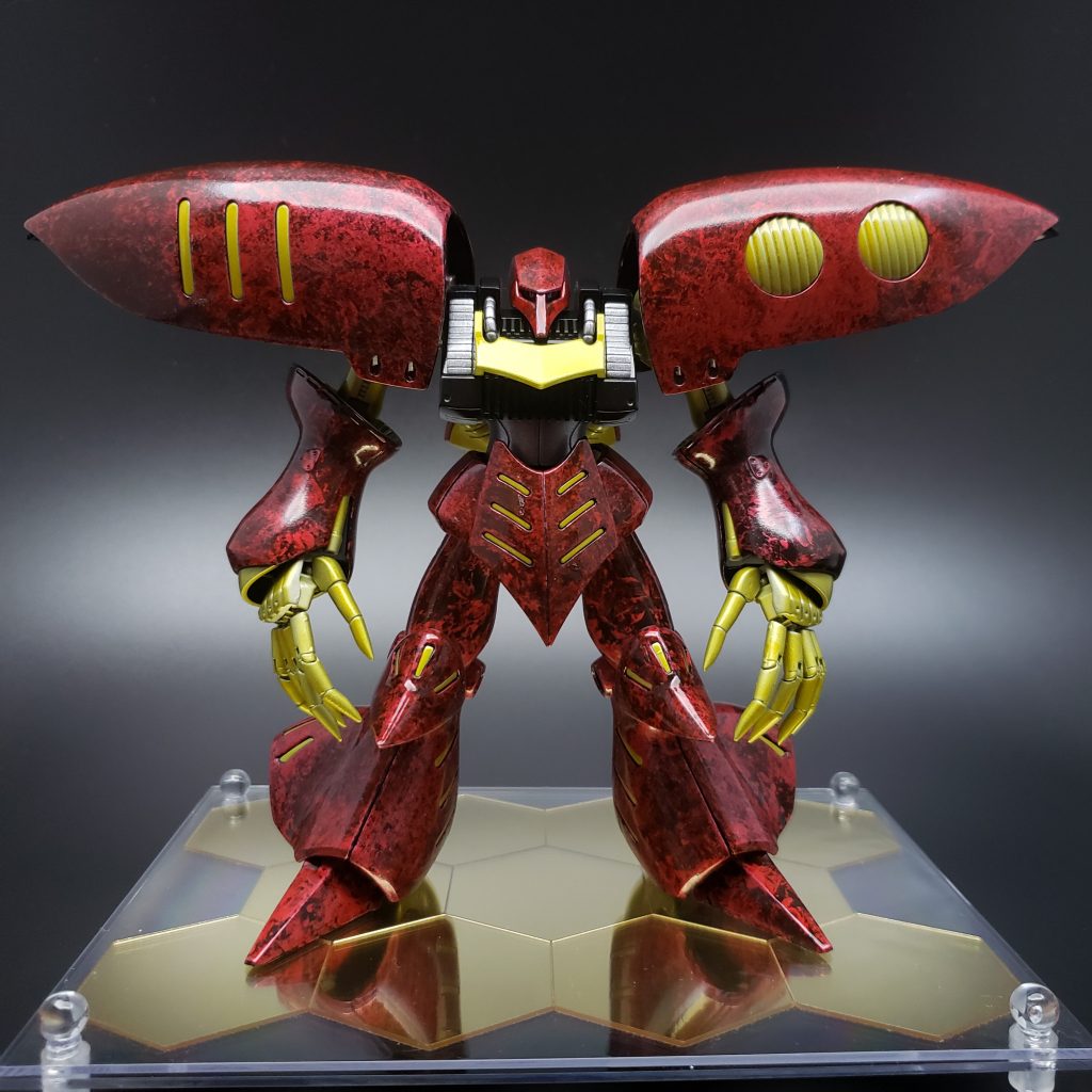 ハンドパーツの変更は以前キュベレイとキュベレイパピヨンをミキシングして遊んでる時にノリで付けてみたら無改造でいけたしカッコイイし･･･という感じで今回迷わず採用しました。

初めてのラップ塗装も最初加減がわかりませんでしたがやってるうちにハイテンションでポンポンやってました。ラップ塗装楽しい。

今回は在庫で処分したかった缶スプレーを減らすというテーマがありましたので塗装は缶スプレーで行ってます。一部筆塗り(目とバインダー内部の一部のみ)してます。