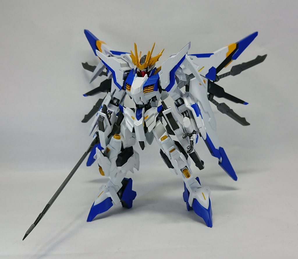 ──フロントショット──
↓製作レシピ↓
頭部:ガンダムバルバトスルプスレクス+マルコシアス
上半身:ガンダムマルコシアス
腰部:ガンダムマルコシアス
脚部:キマリスヴィダール+マルコシアス+バエル
バックパック:ガンダムマルコシアス
以上の構成となっております。