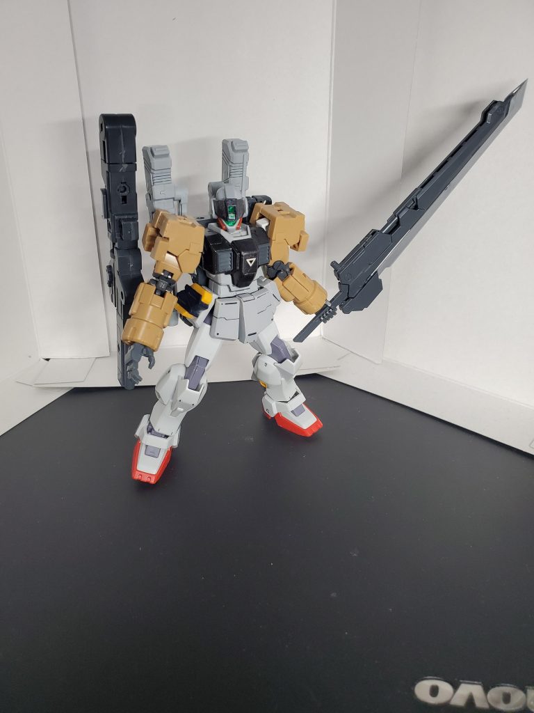 メガビームライフルと実体剣。この2つの装備の使用に耐えるために両腕の強化を行っている。
長々と妄想、すみませんでした。
カッコいい設定って思いつきませんね(^_^;)
実は以前投稿したやつの腕が壊れてしまったので、仕方なく改修した、というリアルの事情がある機体です。今度は壊さないように気をつけないと。