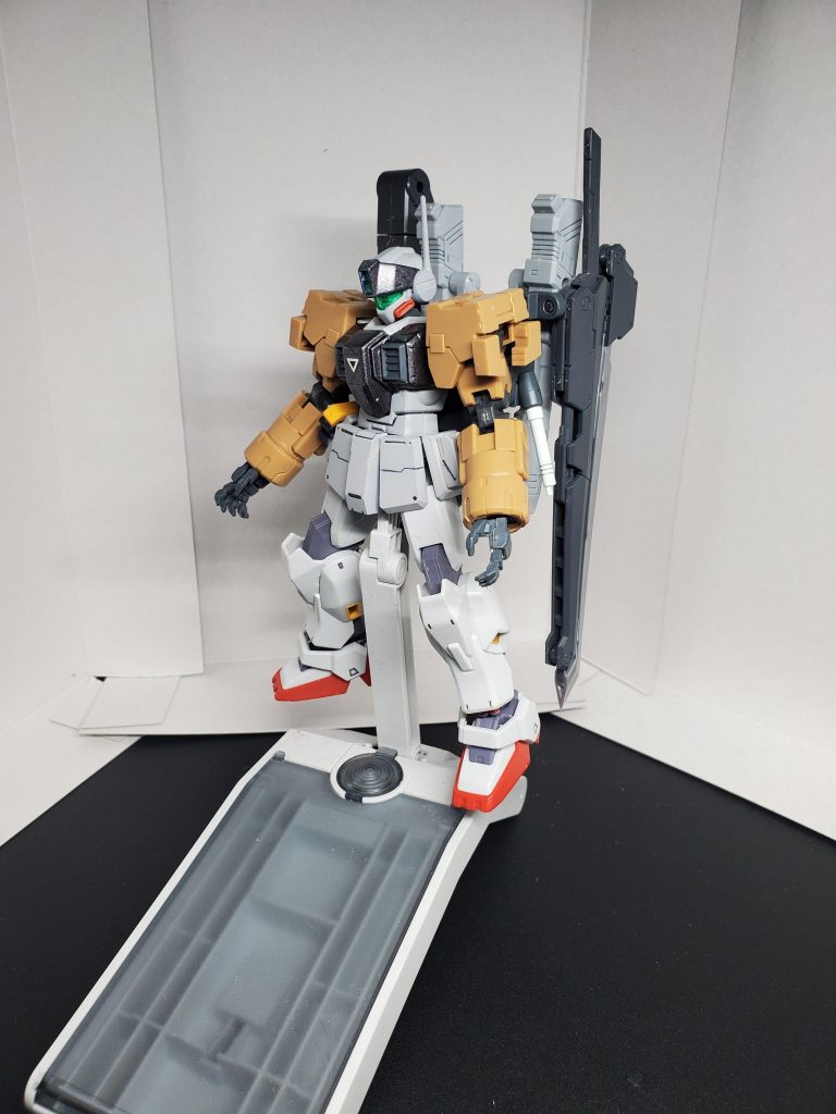 バックパックに武装を追加した状態。