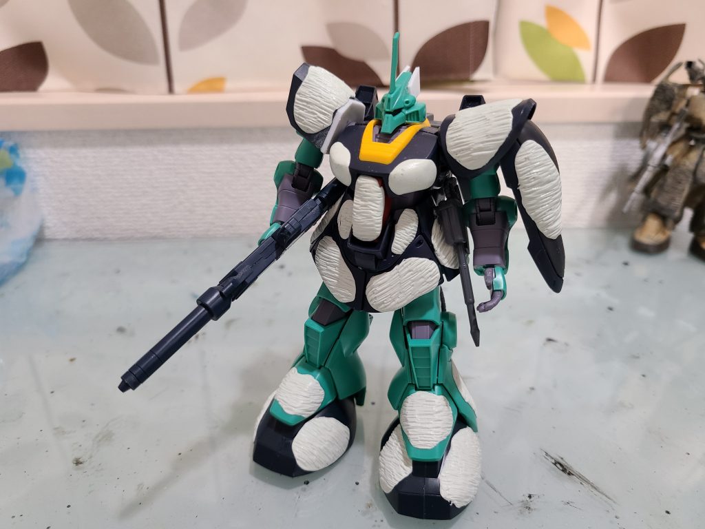 塗装前の状態です。
今回は体型をいじらず、簡単な改造に留めています。