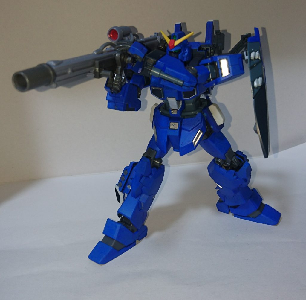 試作型ビームバズーカ
ジオンのドムが使っていたやつを参考にして制作した。
燃費が少し良くないが、威力は抜群です。
シーマ専用ゲルググMのビームライフルを改造しています。