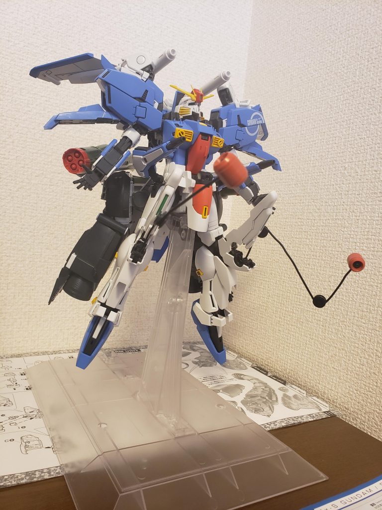 インコムッ！！((((っ・ω・)っgo

背後のビームキャノンも砲身を正面に持って来れます〜

ちゃっかりミサイルも発射です笑