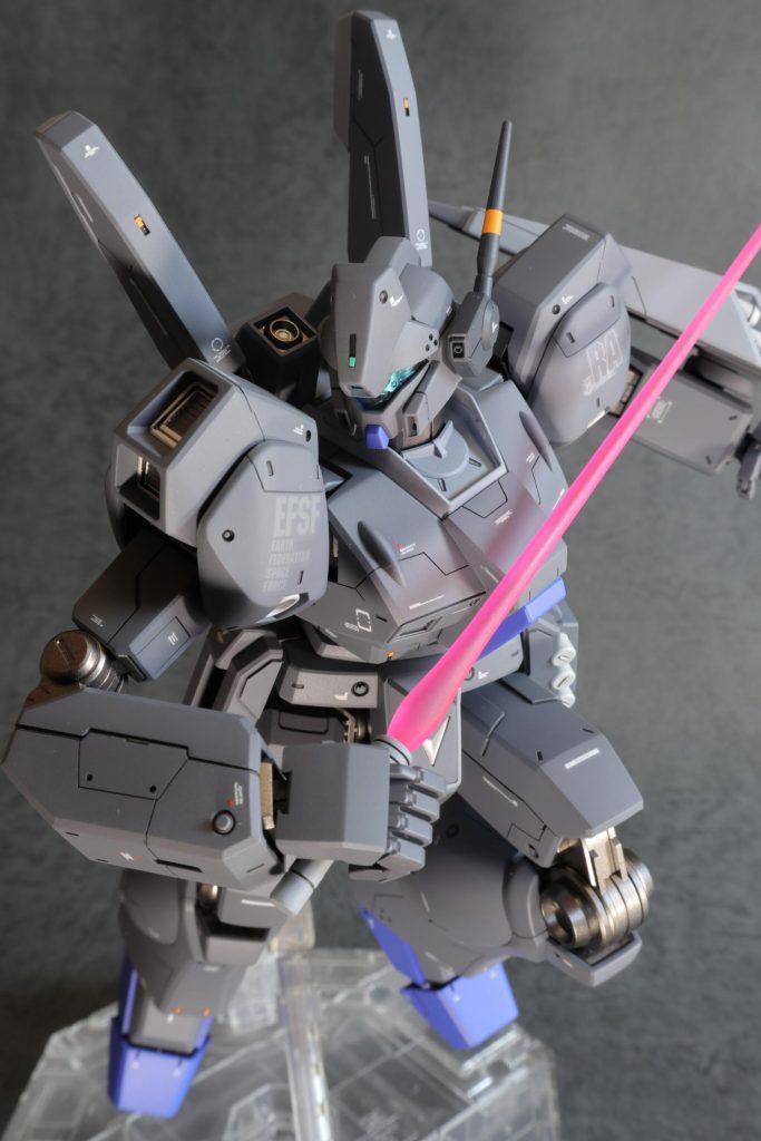 逆シャアでは散々な扱いでしたがカッコいいです。出渕顔スキ