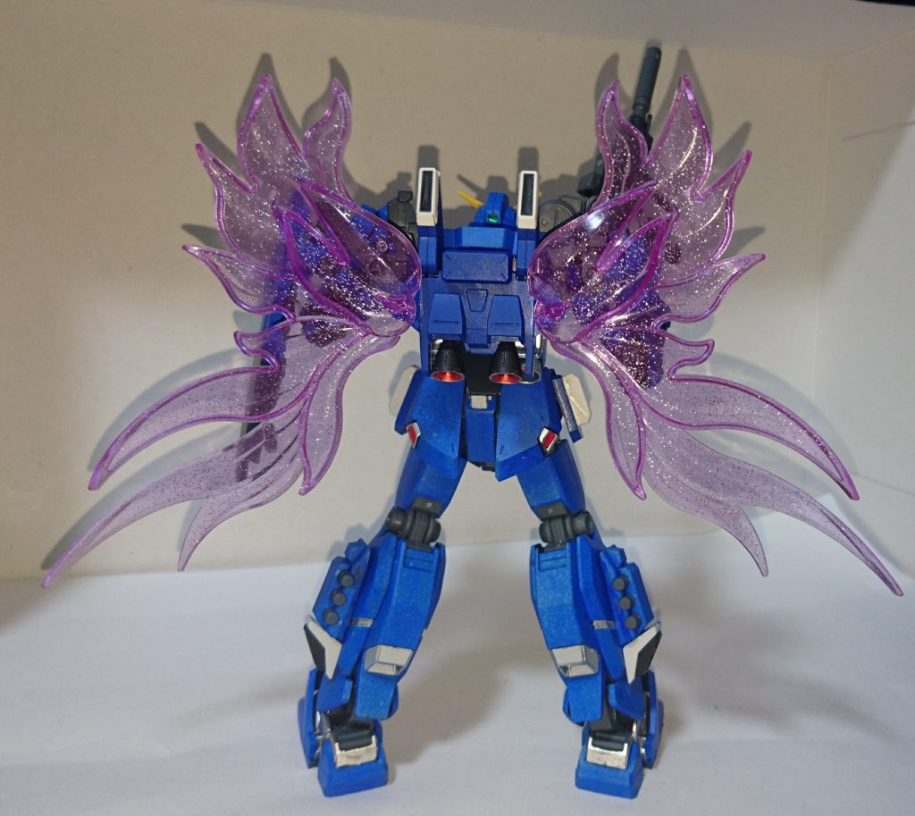 追加したハードポイントにエフェクトパーツを付けます。
このエフェクトパーツはディナイアルガンダムのを使いました。