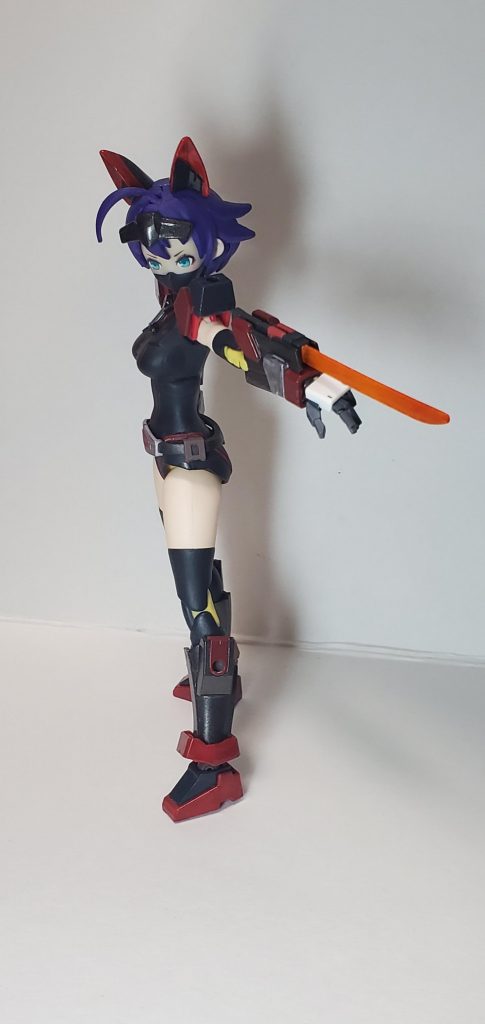 左腕部にはショート忍刀が装備されています。