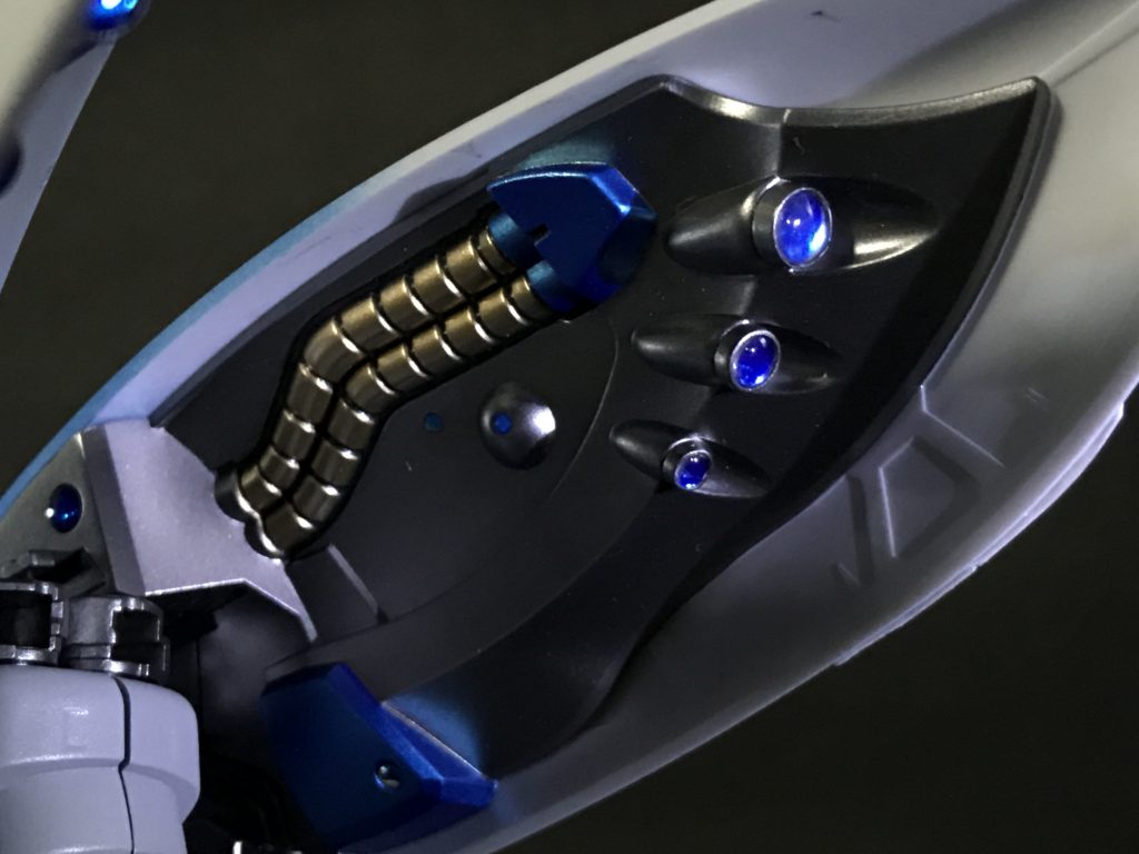 バインダーの中は定番の塗り分け。青いセンサーレンズで華やかにしてみました。