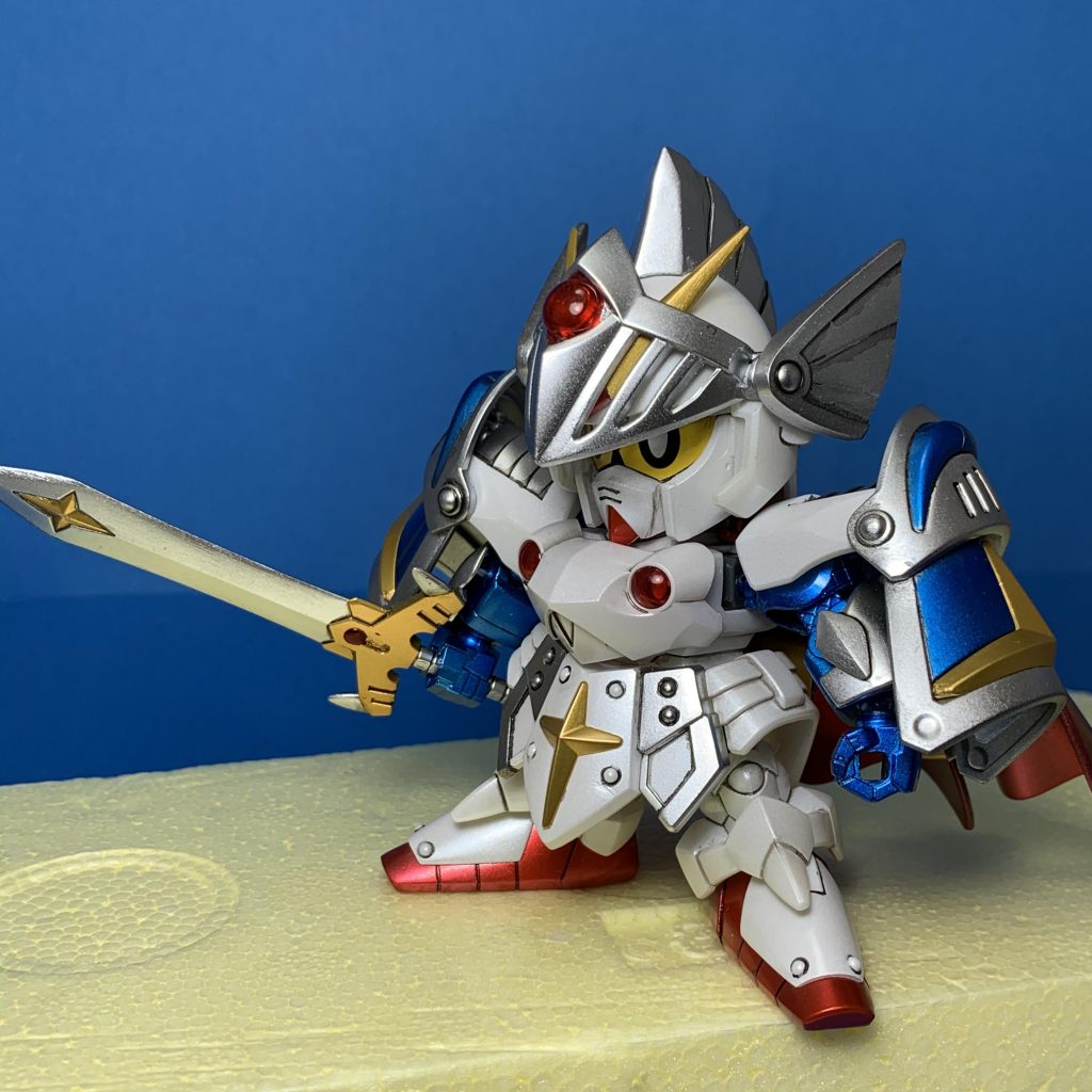 左側から。
この角度が1番かっこいい気がします。
台にしてるのがスチロールなのがカッコ悪い。
マスキングがしんどかった。
最後まで見ていただきありがとうございます。