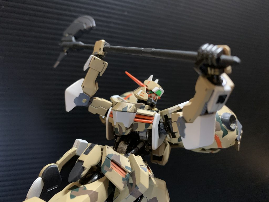 お顔はシールが気に入らなかったので、気合いの全塗装。
オレンジのラインは目立つように太目に掘っています。