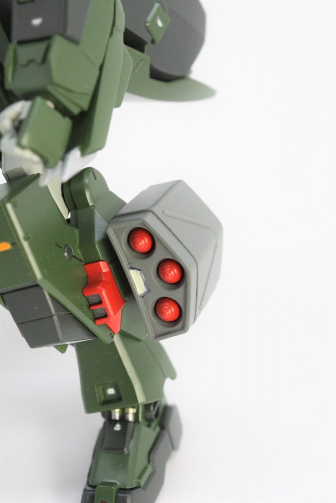 78式3連装多目的弾発射筒
脚部装備式の3連式ポッド。各種ミサイルから魚雷・爆雷等状況によって様々な兵装を搭載する。