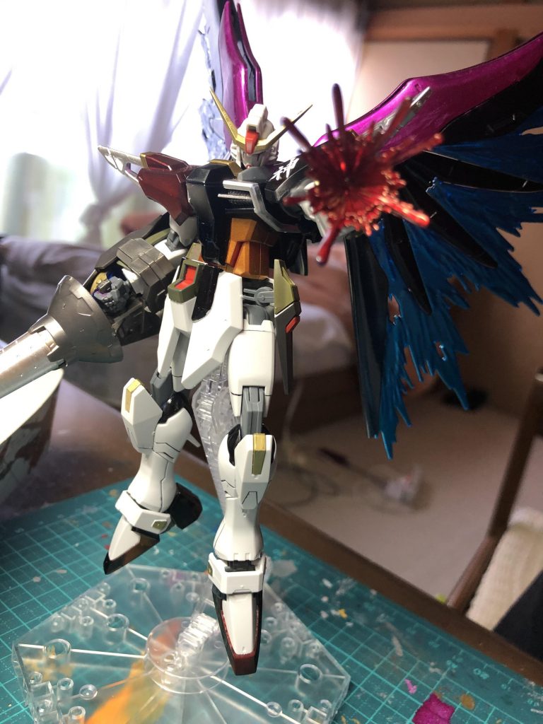 羽の色は最近出たガンダムマーカーのメタリック使ってます！目立つ所なので推しメンカラーです！
赤、二日よいこ
青、生牡蠣いもこ
黄、三笠エヴァ
白、実久里ことの
緑、妖精かなめ
紫、涙染あまね
橙、TiNA