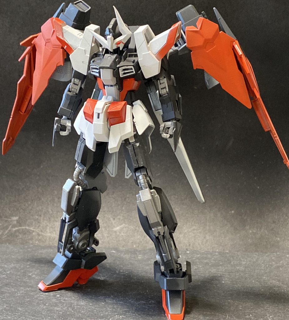 そして頭・肩のパーツを変更し、背部バーニアユニットを左右へ展開させる事でガンダムモノノフへと変身します。