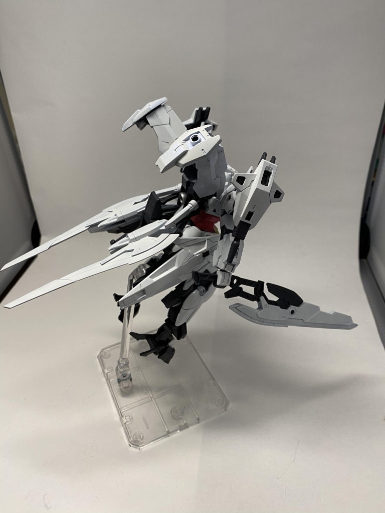 マーズフォーから大剣を拝借し後ろに流れる様なシルエットになって満足です。
ただ、アニメを見直してたら、マーズフォーの大剣ではゼルトザームの腕で握り潰されてましたね…