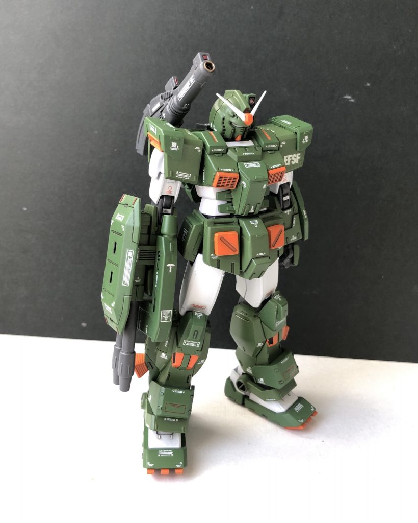 遠目で見ても近くで見てもしっかりフルアーマーガンダムに見えるように上記3つのキットのどのパーツを使ってどのように作っていくのかはすごく悩みましたが、最後はしっかり自分の納得のいく形に仕上がりました!
何となく今風なフルアーマーガンダムに仕上がったと思ってます!