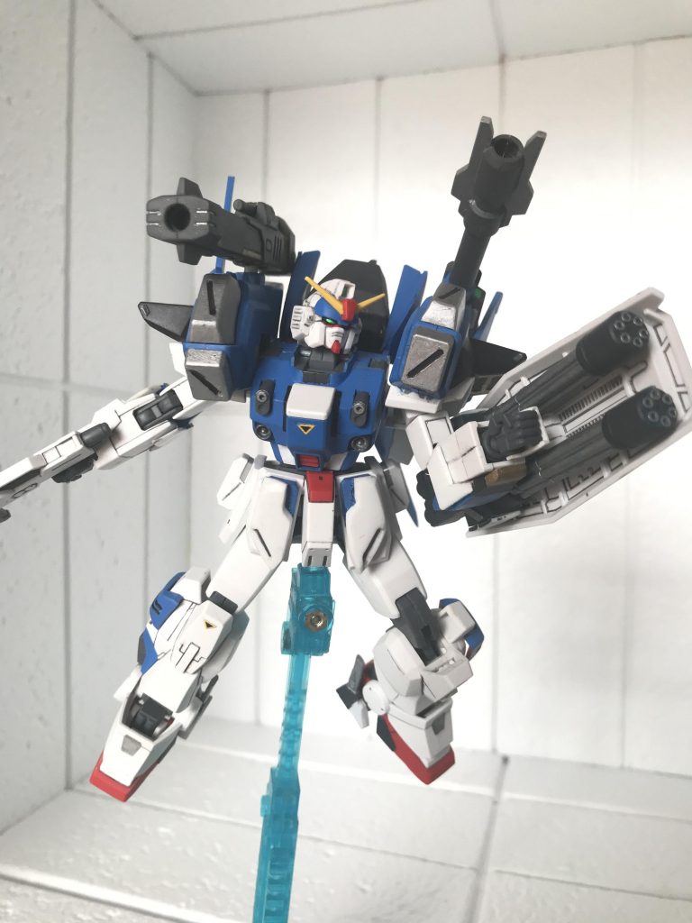 シールドメガガトリング。何か盾の裏に付けたいなぁ…?と思っていたところにジャンク寸前のHGヘビーアームズ改が居たのでガトリングガンを拝借して接着しました!塗装も上手く出来た…と良いなぁ…。