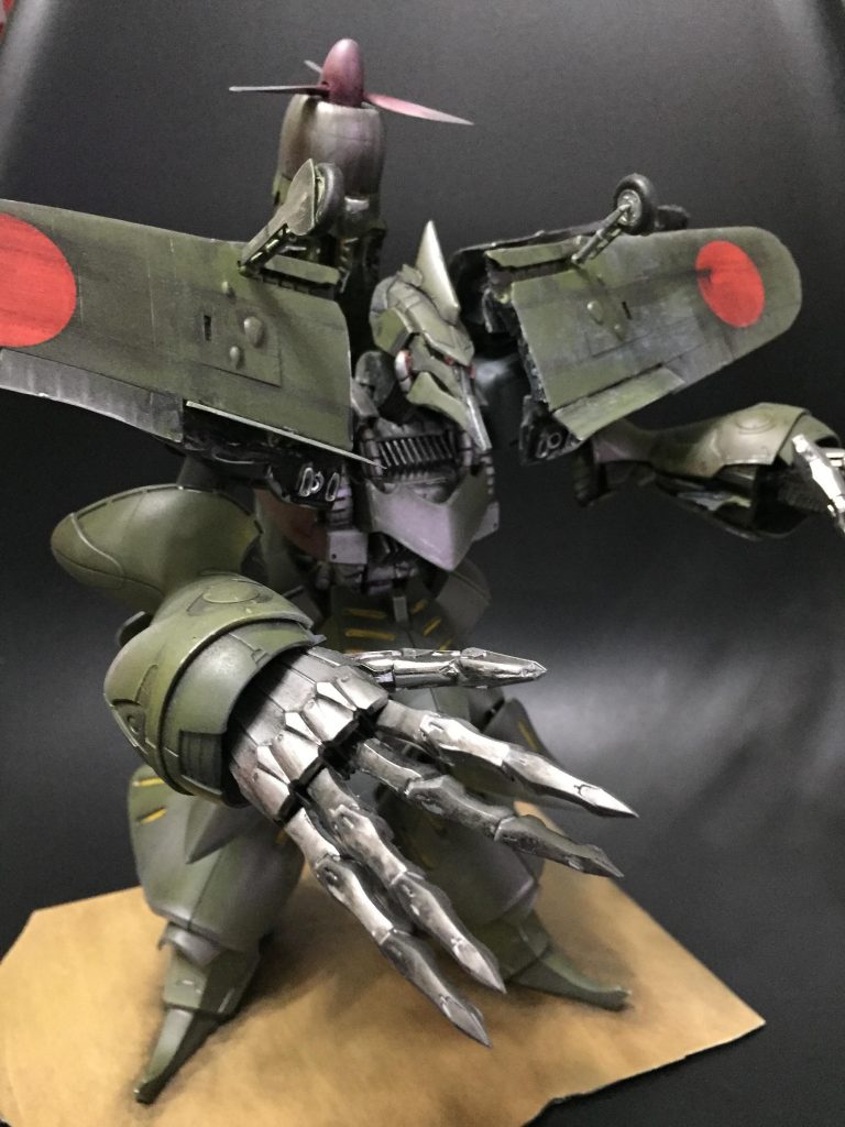 私だけの思い込みですがキュベレイのウイングが日の丸に似ている思いからいっそのことゼロ戦にトランスフォームしてしまいました。