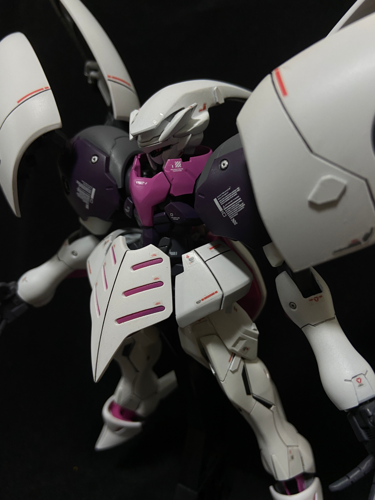 部分を際立たせるシルバーは
4ARTISTMARKER
のシルバーを使用しました。
このマーカー気になっていた、
という方はお勧めです。