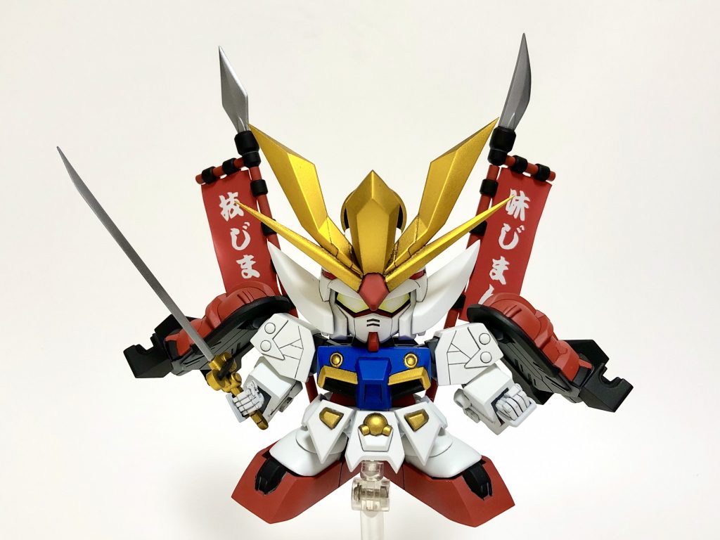 靴を自在に動かしても脚部の白い部分に違和感が出ないように心掛けました。