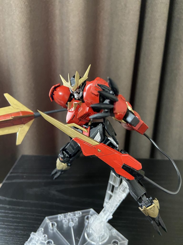 元ネタ的に武器使わないので、オマケ程度でメイスも塗りました。ムラがひどいのでチラ見せです(汗)