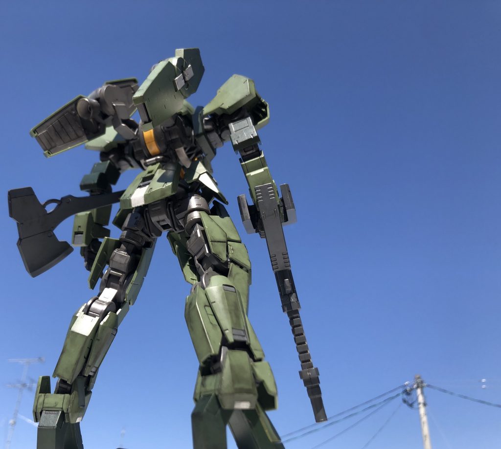 最後に水性つや消しコートをスプレーしましたが、何故か半ツヤになりました。
それが逆にいい感じになりました。