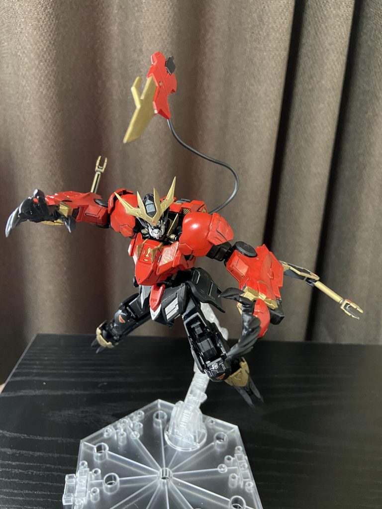 元の平手の造形が優秀なので、指を切り離して位置調整しシャープ化するだけで一気に迫力が増しました。